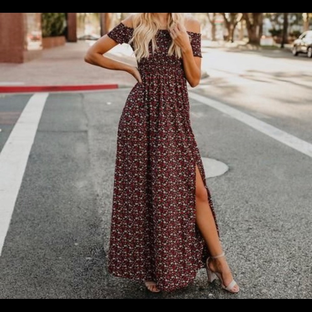 Vici, Maxi Dress, floral, burgundy, Small, off the shoulders or over shoulders.